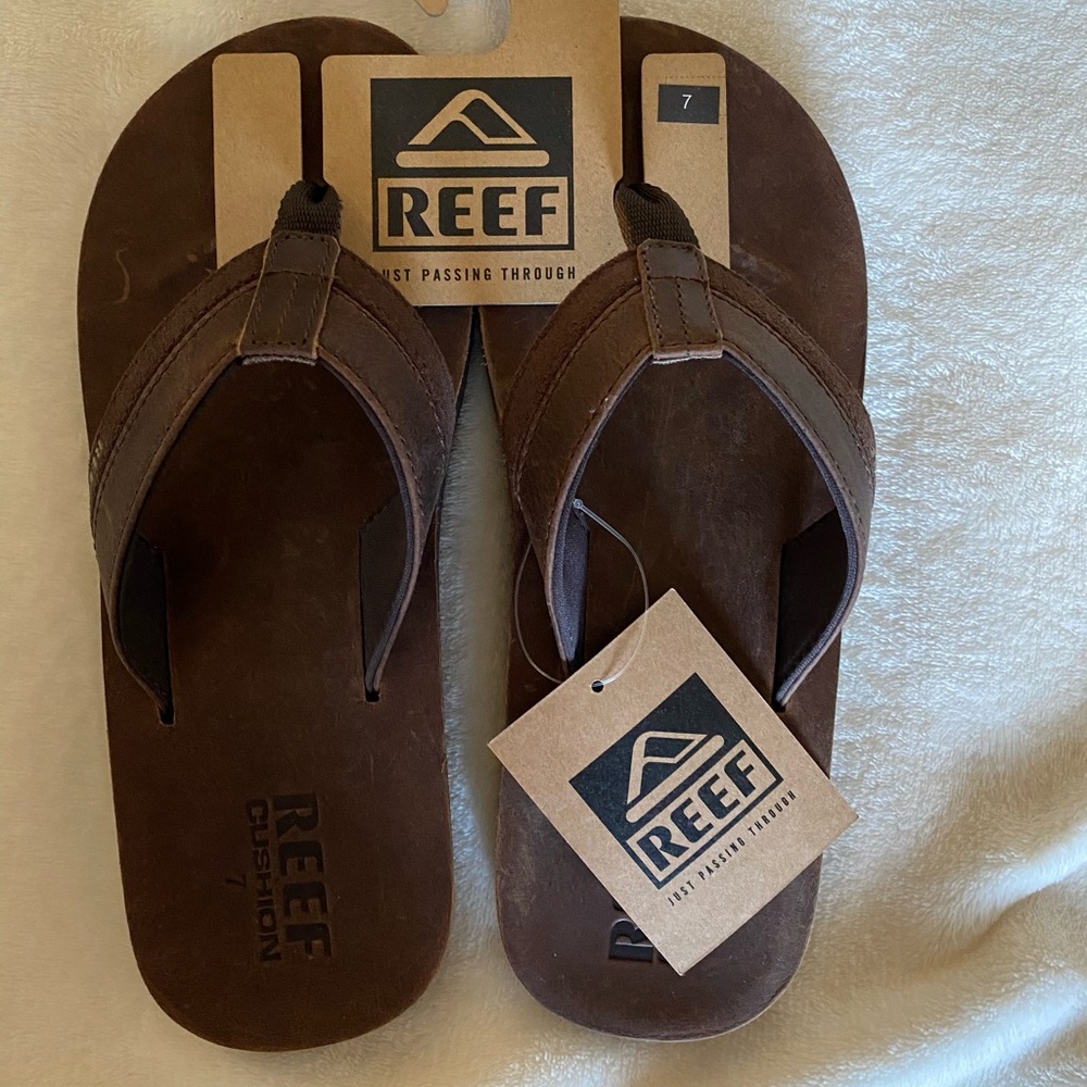 Reef Men’s Leather Contoured Cushion Flip Flop